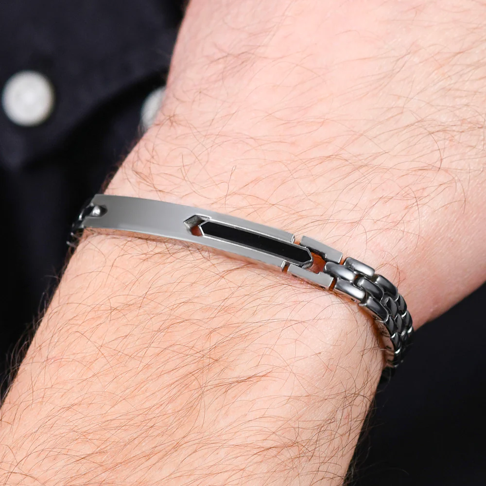 Bracciale uomo in acciaio con dettagli IP nero
